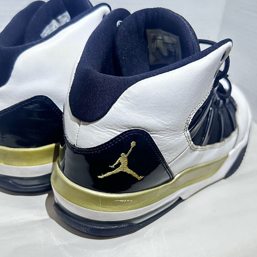 Jordan Max Aura White Metallic Gold Black Size 10 Sneakers Shoes Lace-Up - Picture 6 of 12
